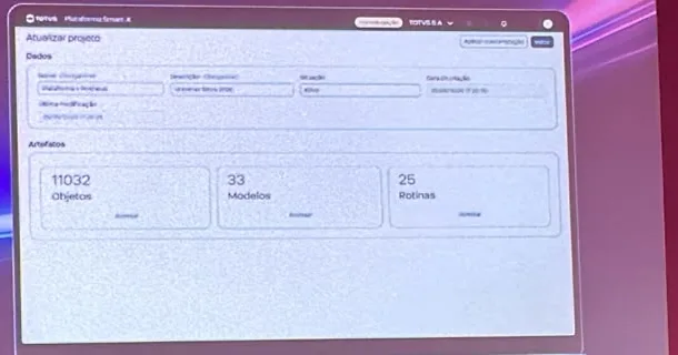 Tela da Plataforma SmartX mostrando um projeto com 11.032 objetos, 33 modelos e 25 rotinas disponíveis para customização